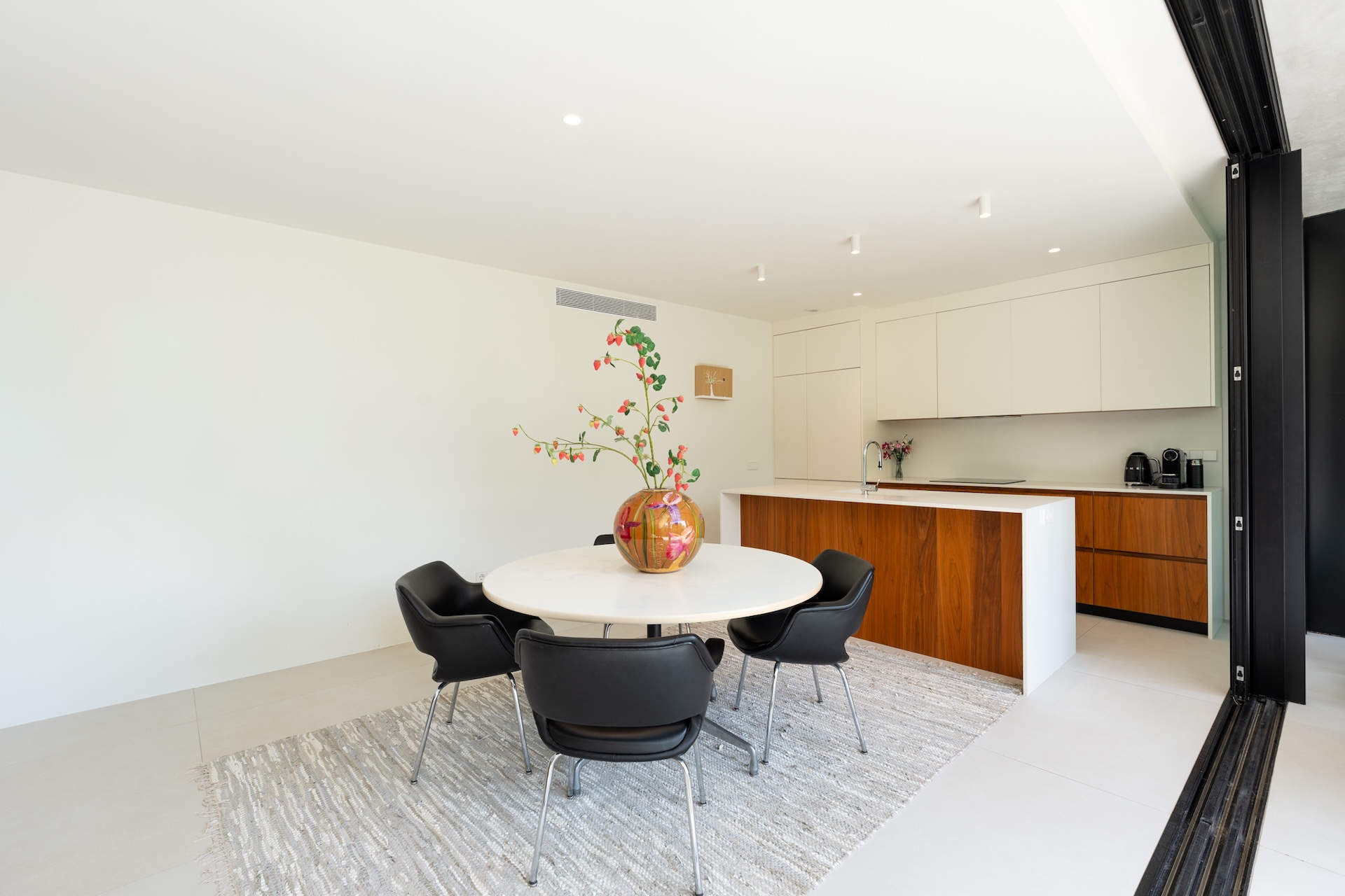 Resa Estates 3 slaapkamers Talamanca te koop sale Ibiza kitchen .jpg